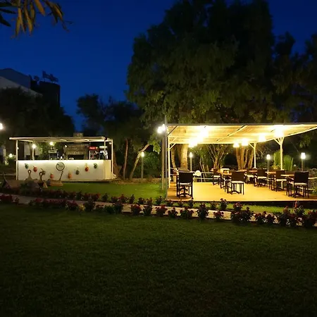 Royal Hotel 3*